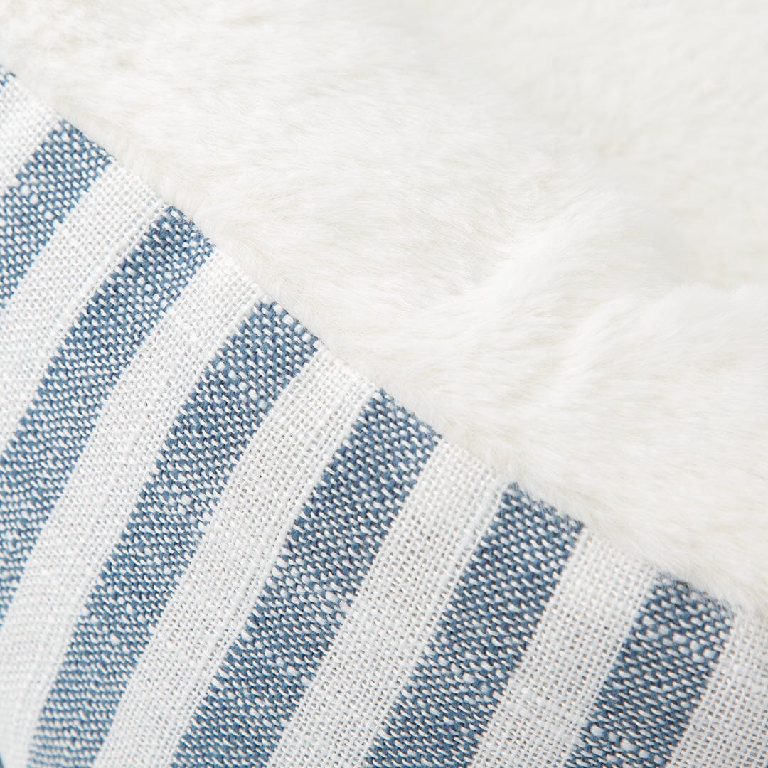 Close up of Scruffs coastal cat bed and fluffy inner cushion
